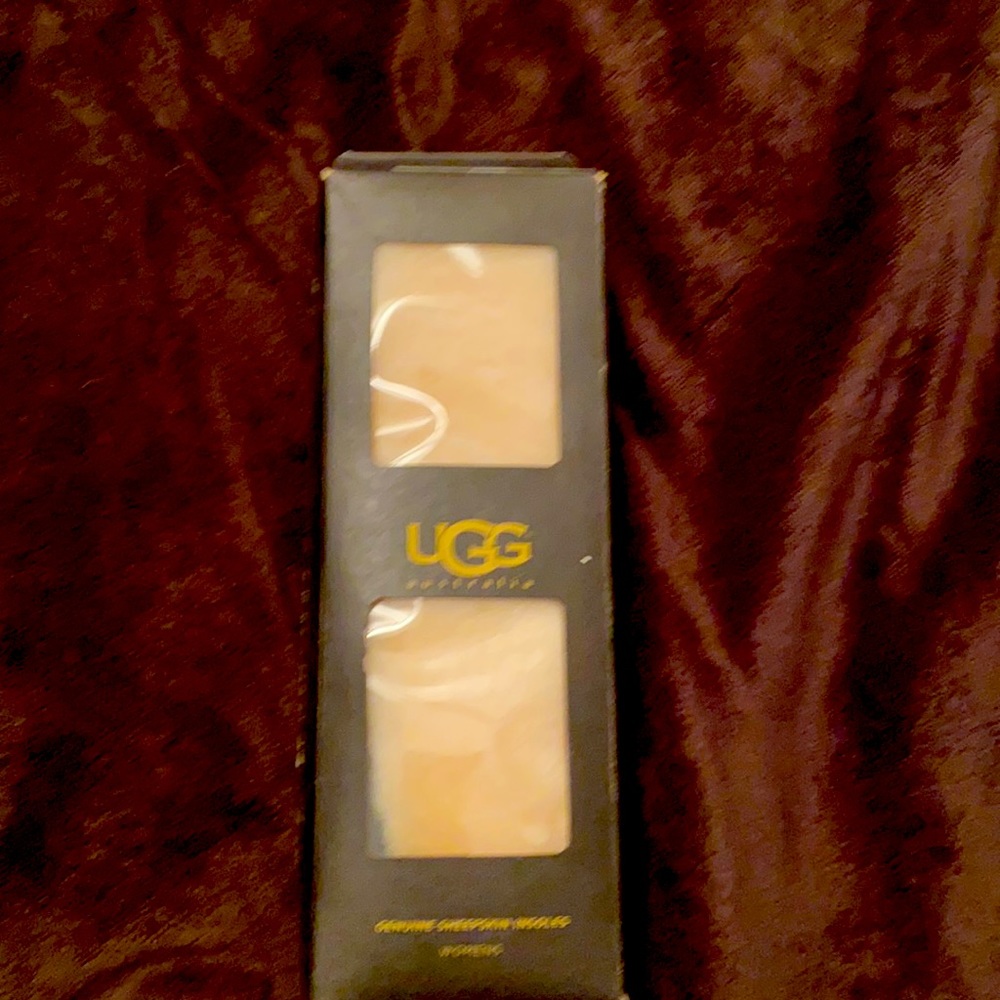 New In Box Ugg sheepskin insoles size 7